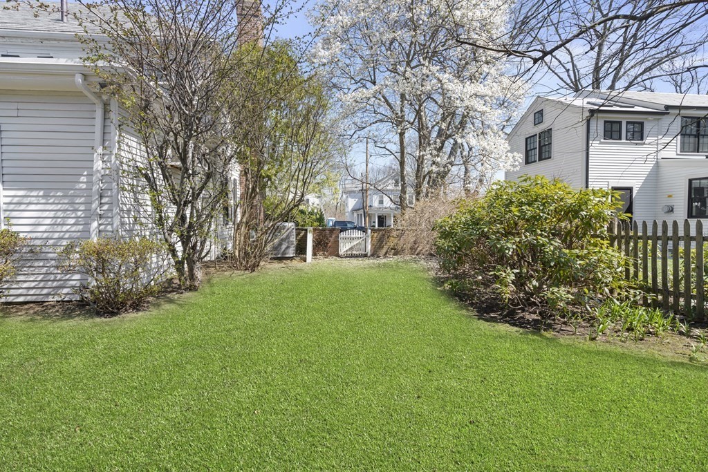 160 Reservoir Road Chestnut Hill, MA 02467 - Photo 27 of 42 a view of a garden with a house
