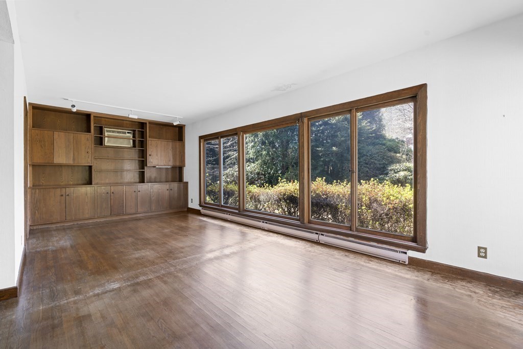 160 Reservoir Road Chestnut Hill, MA 02467 - Photo 5 of 42 an empty room with entrance door