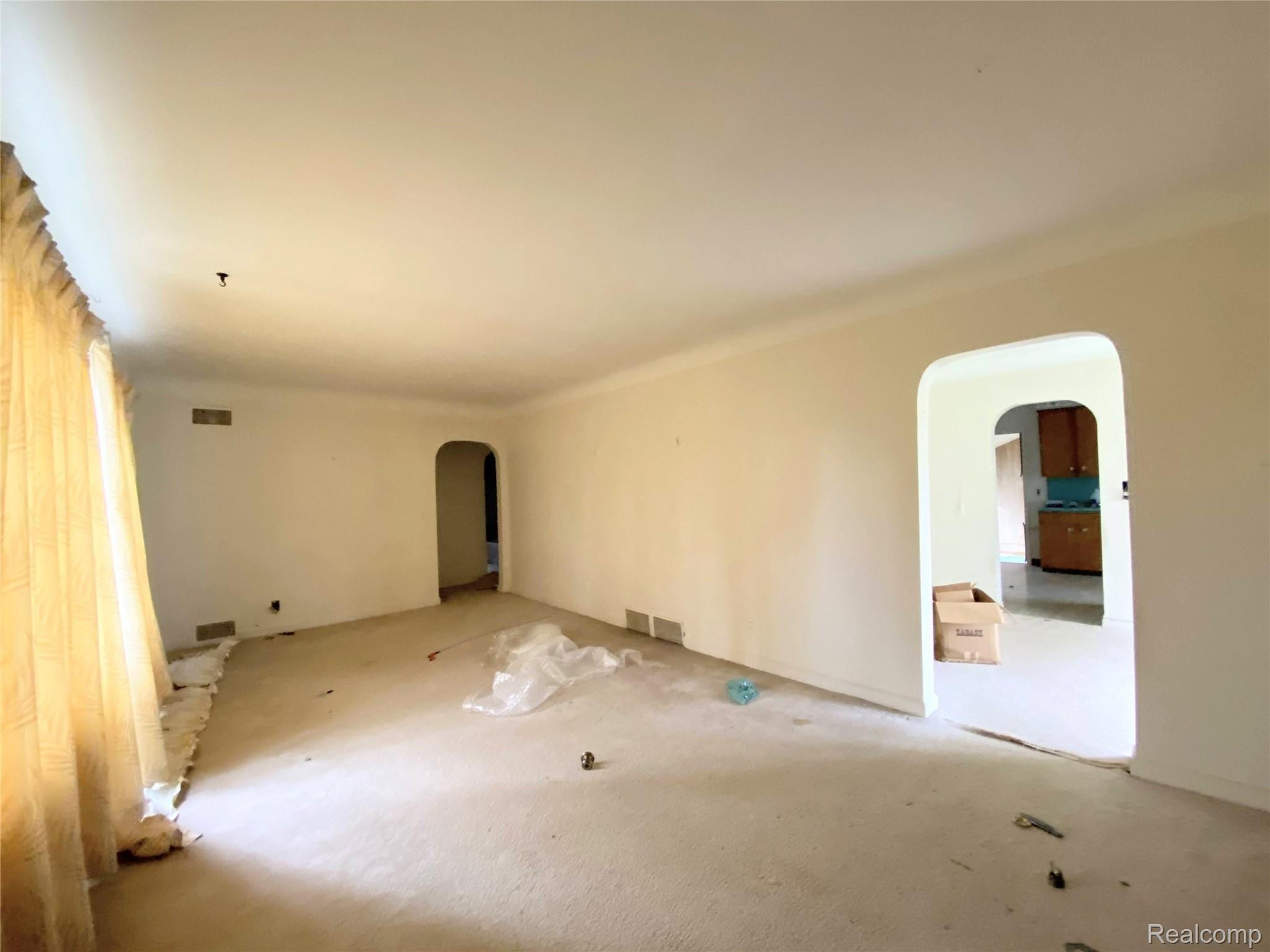 1511 Parke Street Rochester, MI 48307 - Photo 6 of 39 4C4573EB-E863-4DFB-8B23-F23EC06C4A6D.jpg