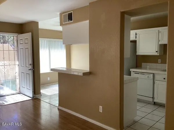 $2,695 | 39225 10th Street West, Unit A, Palmdale, CA 93551