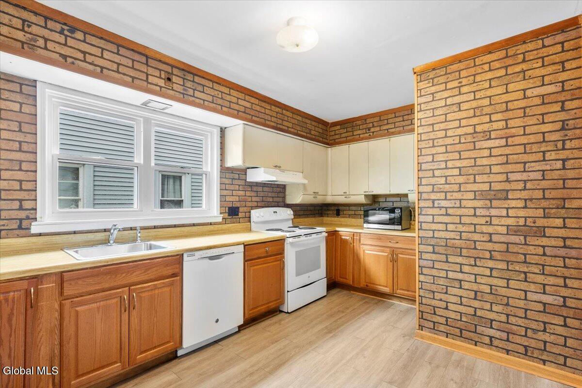 4 Edison Avenue, Unit 1 Albany, NY 12208 - Photo 12 of 24 27-MW2_7593