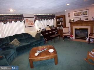 19 Overton Road Hamilton Square, NJ 08690 - Photo 4 of 6