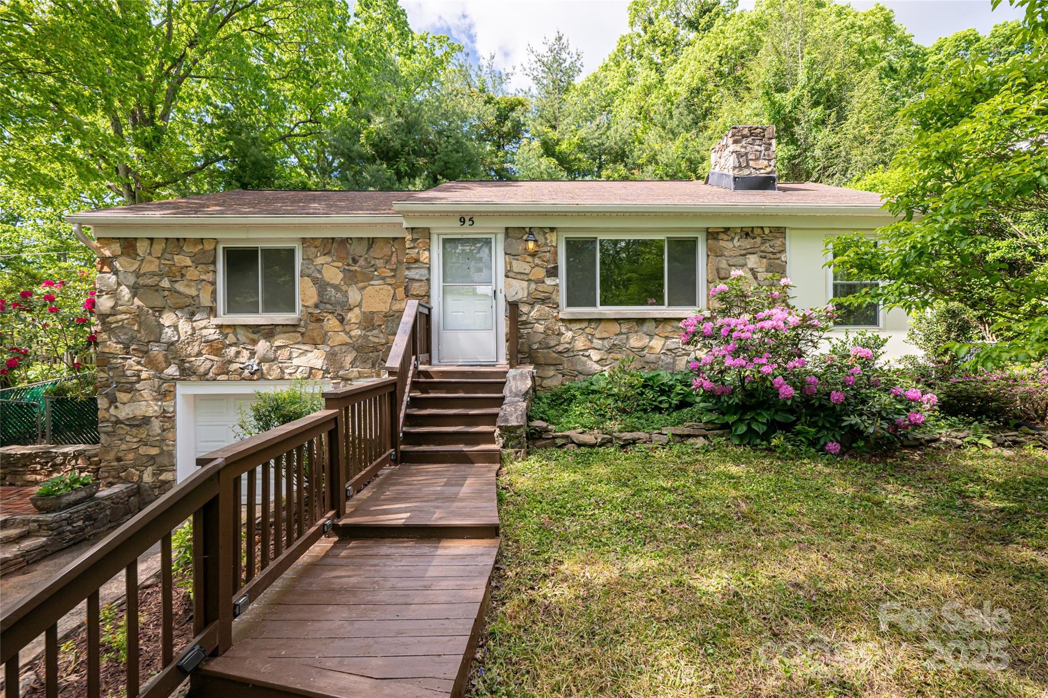 95 Beverly Road Asheville, NC 28805 - Photo 1 of 37 Gallery Image 1