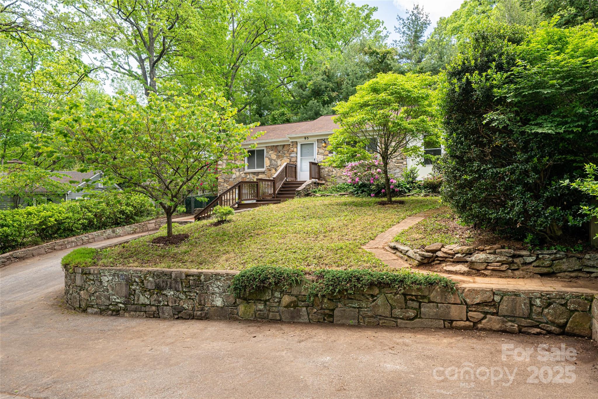 95 Beverly Road Asheville, NC 28805 - Photo 15 of 37 Gallery Image 15