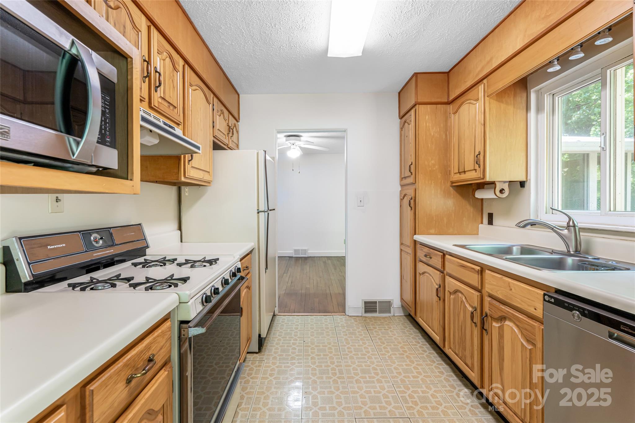 95 Beverly Road Asheville, NC 28805 - Photo 23 of 37 Gallery Image 23