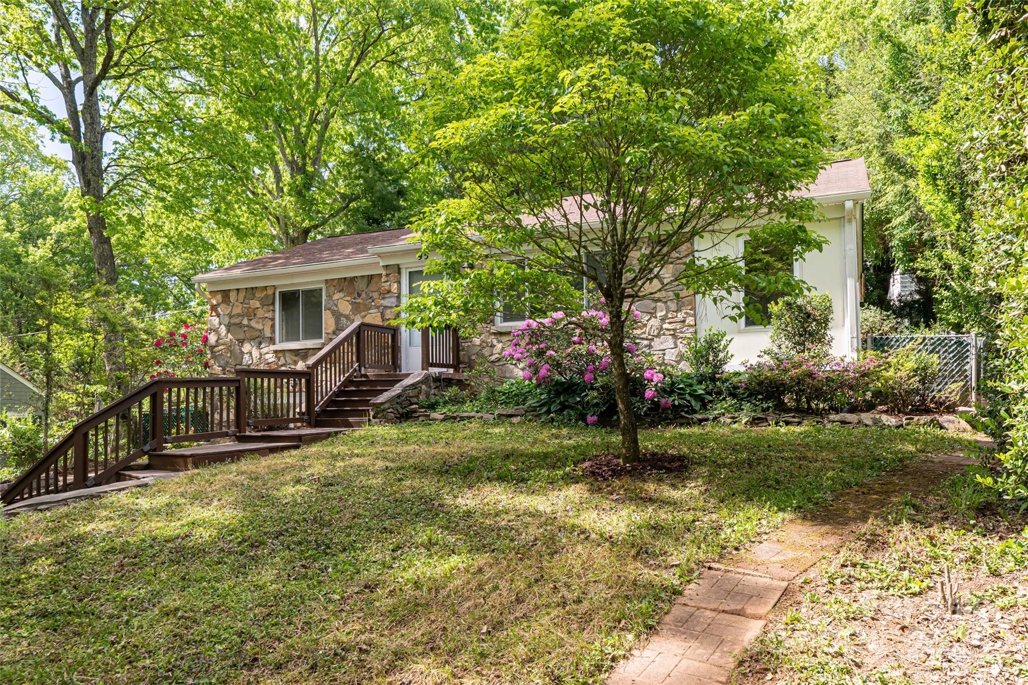 95 Beverly Road Asheville, NC 28805 - Photo 4 of 37 Gallery Image 4