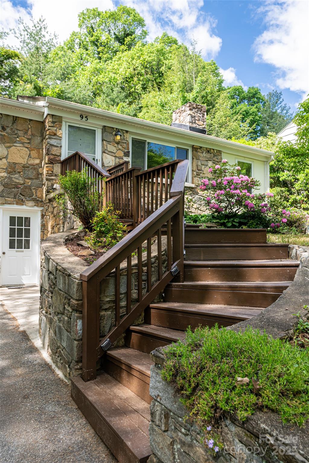 95 Beverly Road Asheville, NC 28805 - Photo 5 of 37 Gallery Image 5