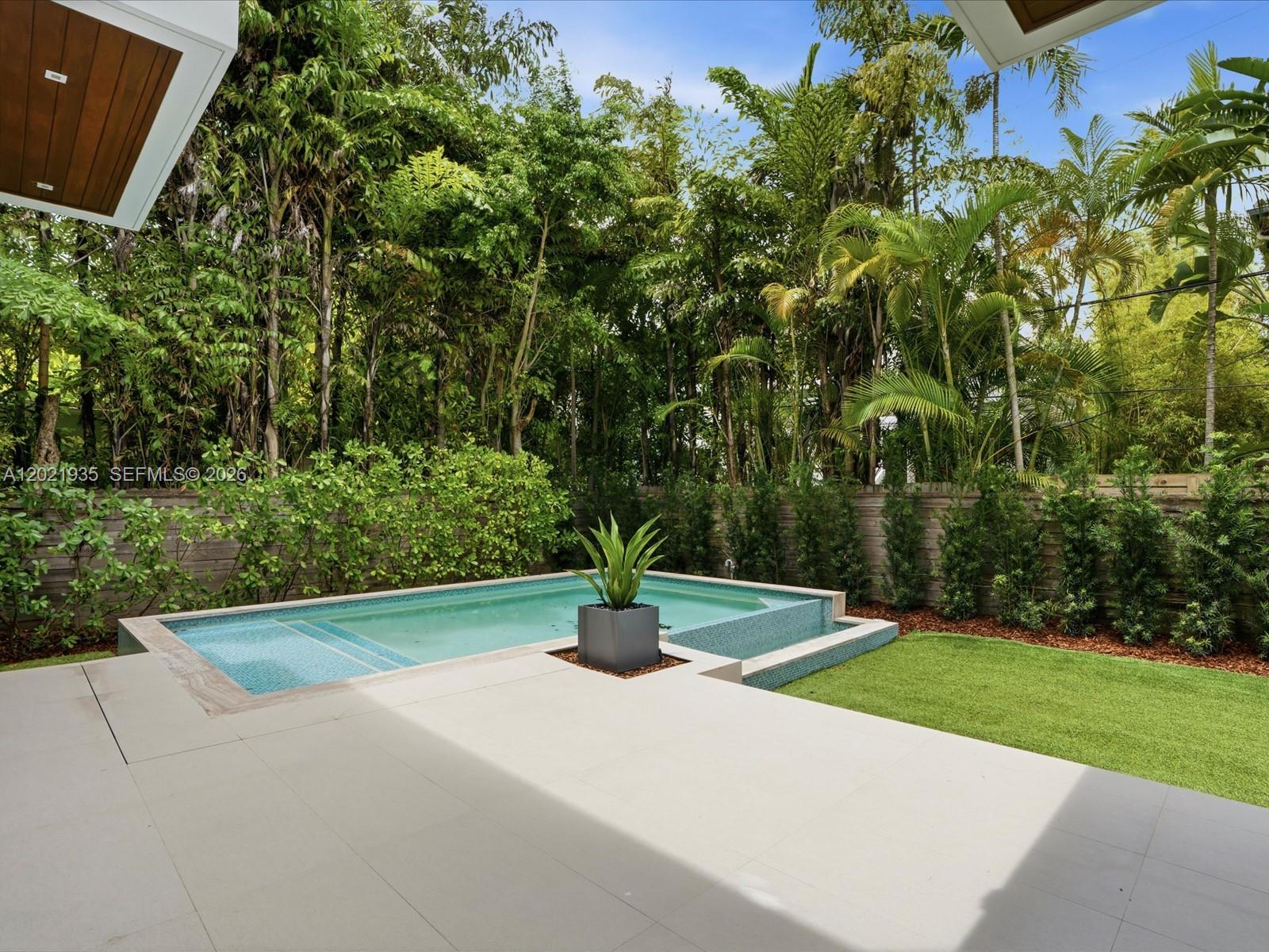 125 Hampton Lane Key Biscayne, FL 33149 - Photo 20 of 81
