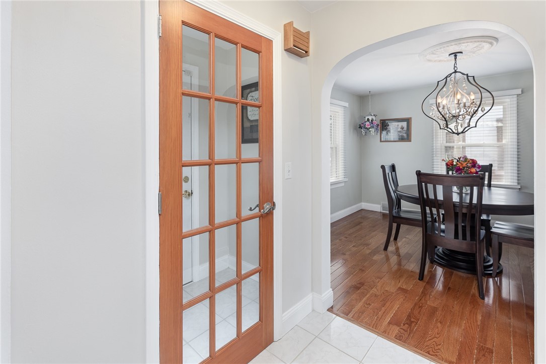 392 Wimbledon Road Irondequoit, NY 14617 - Photo 9 of 38