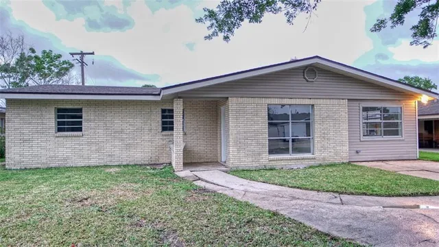 $164,900 | 912 McDermott Drive, Morgan City, LA 70380