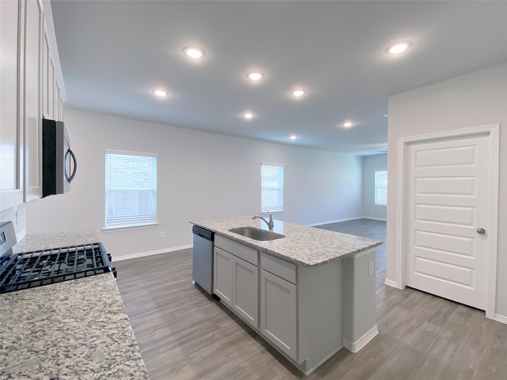 23338 Spring Genesis Lane Katy, TX 77493 - Photo 9 of 18 Beautiful granite countertop in the kitchn