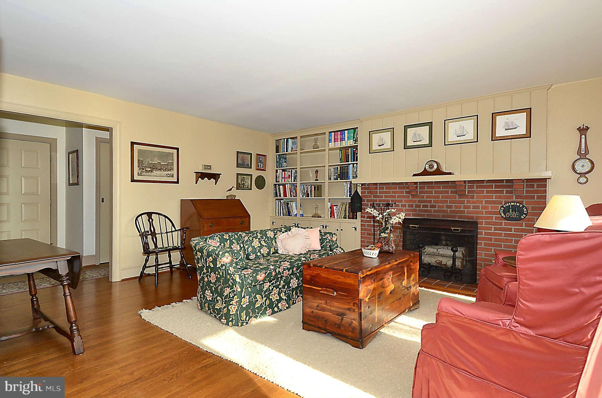 306 Cove Road Queenstown, MD 21658 - Photo 3 of 29 Living Room