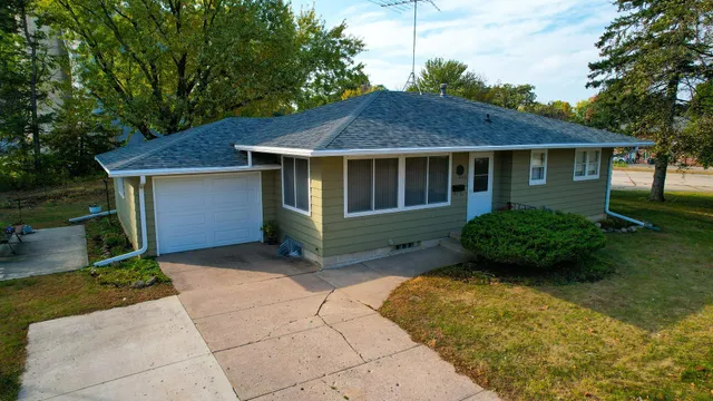 $135,000 | 403 North Lake Street, Lake Mills, IA 50450