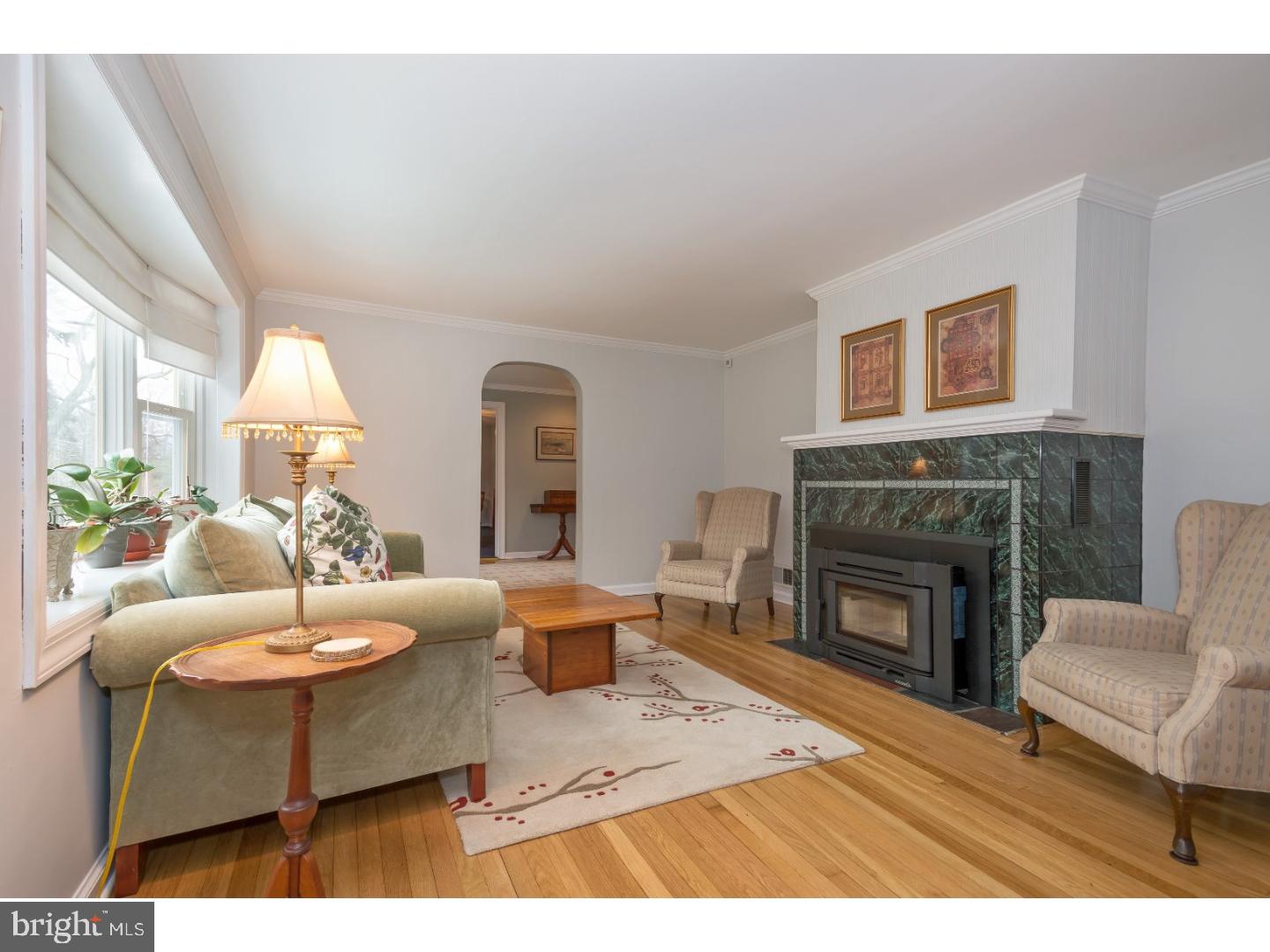 286 Clarksville Road Princeton Junction, NJ 08550 - Photo 2 of 18 Living Room