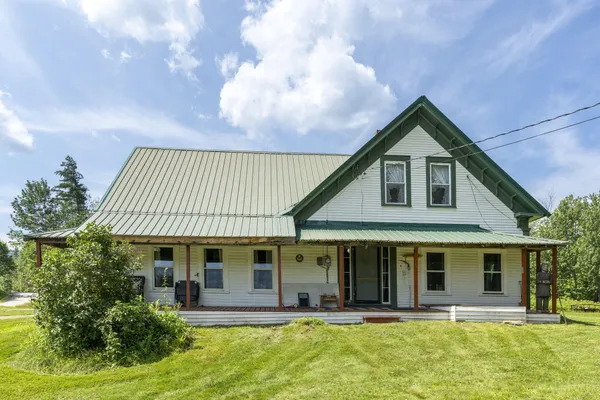 $175,000 | 8 Cross Street, Andover, ME 04216