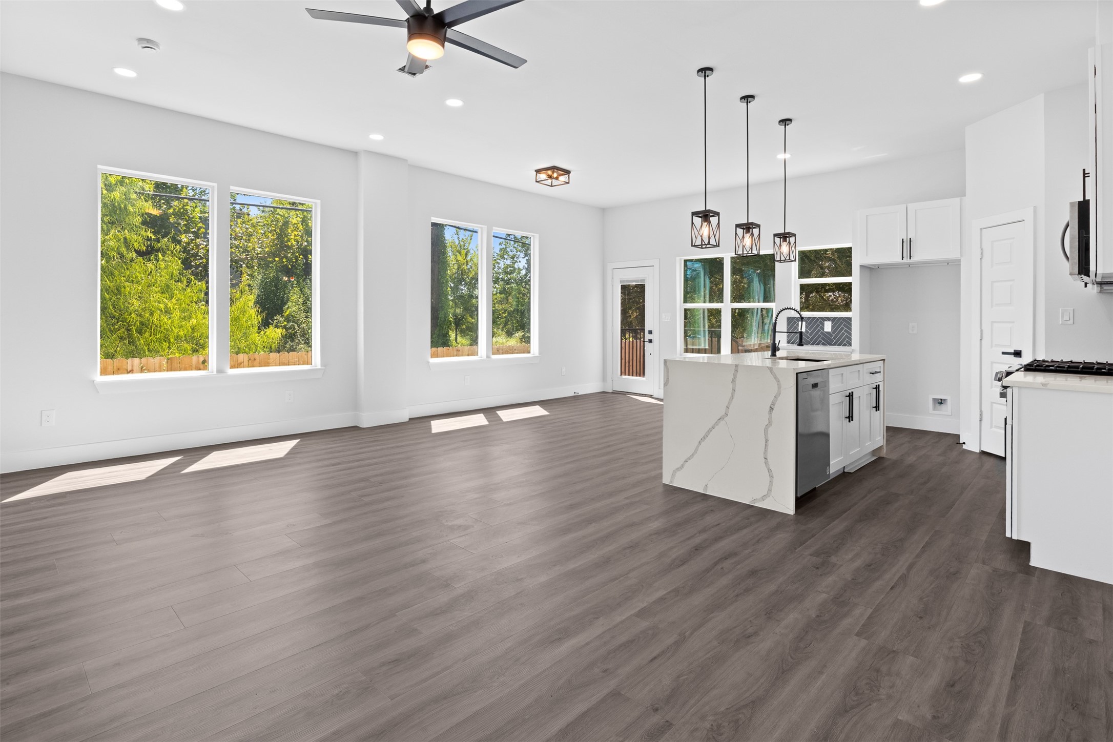 2303 Staples Street Houston, TX 77026 - Photo 12 of 33 Open concept