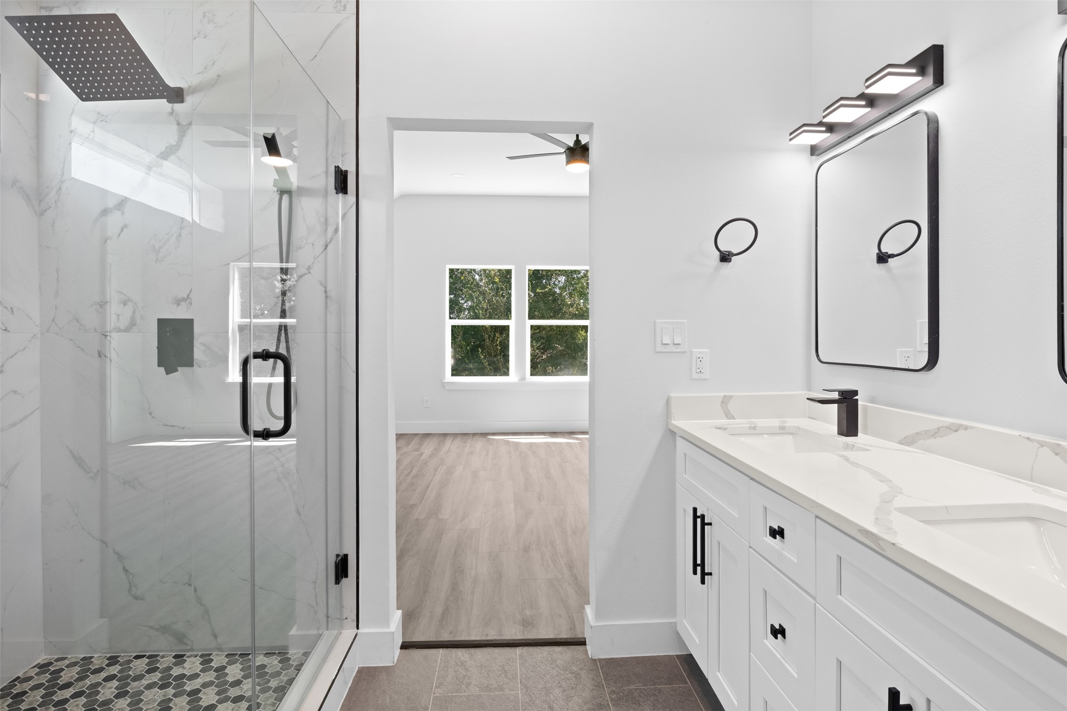 2303 Staples Street Houston, TX 77026 - Photo 17 of 33 Primary bathroom