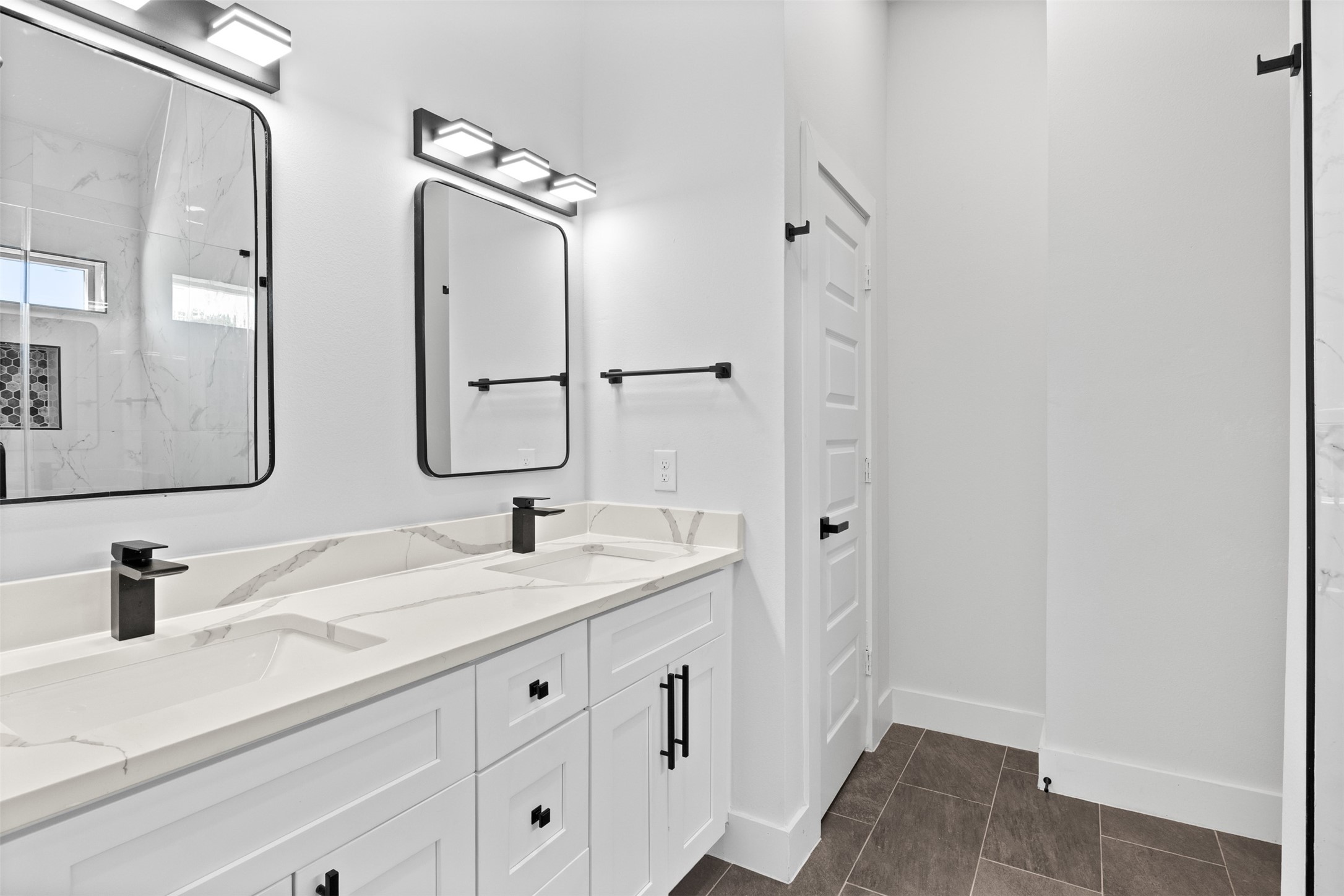 2303 Staples Street Houston, TX 77026 - Photo 19 of 33 Double sinks