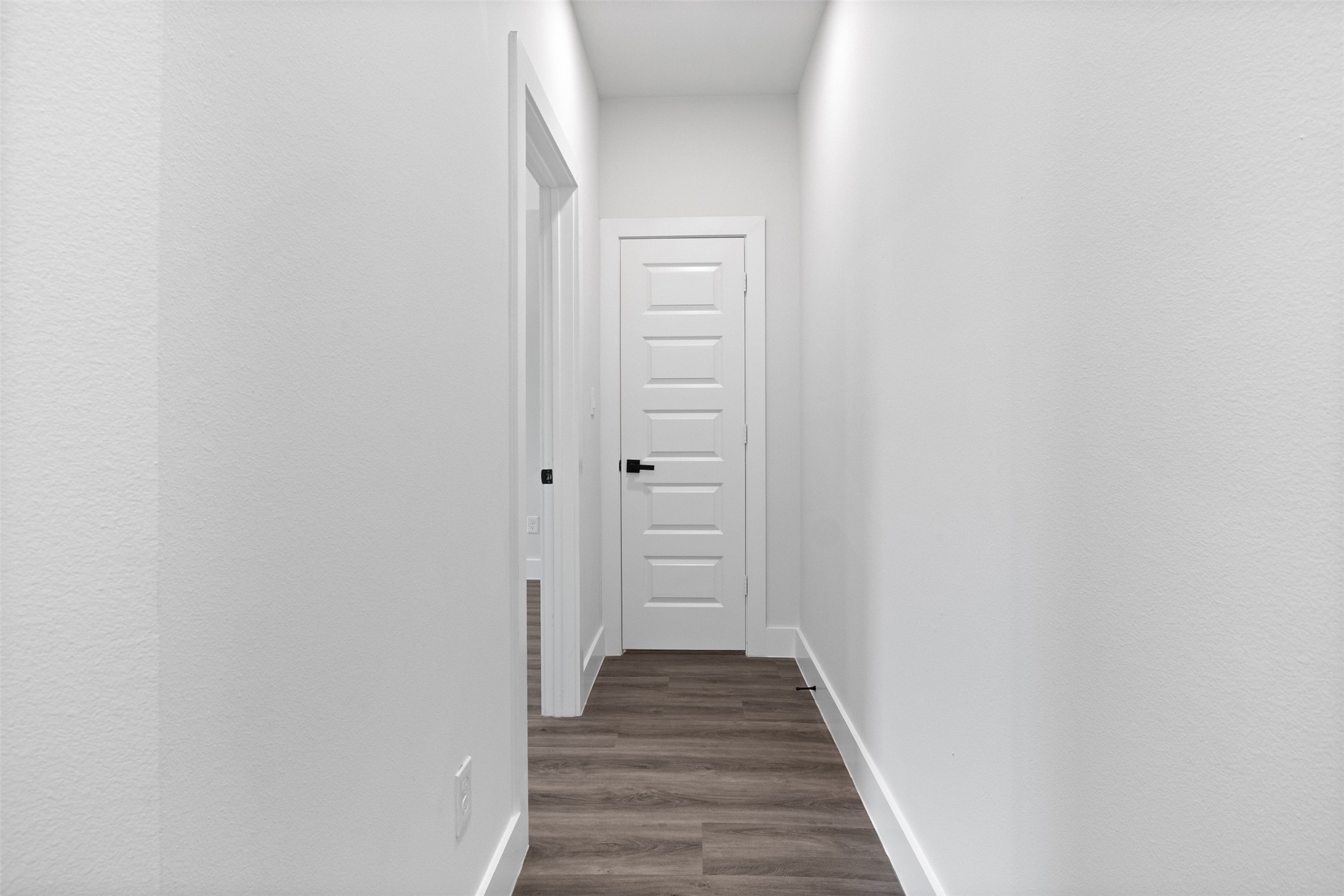 2303 Staples Street Houston, TX 77026 - Photo 20 of 33 Hallway