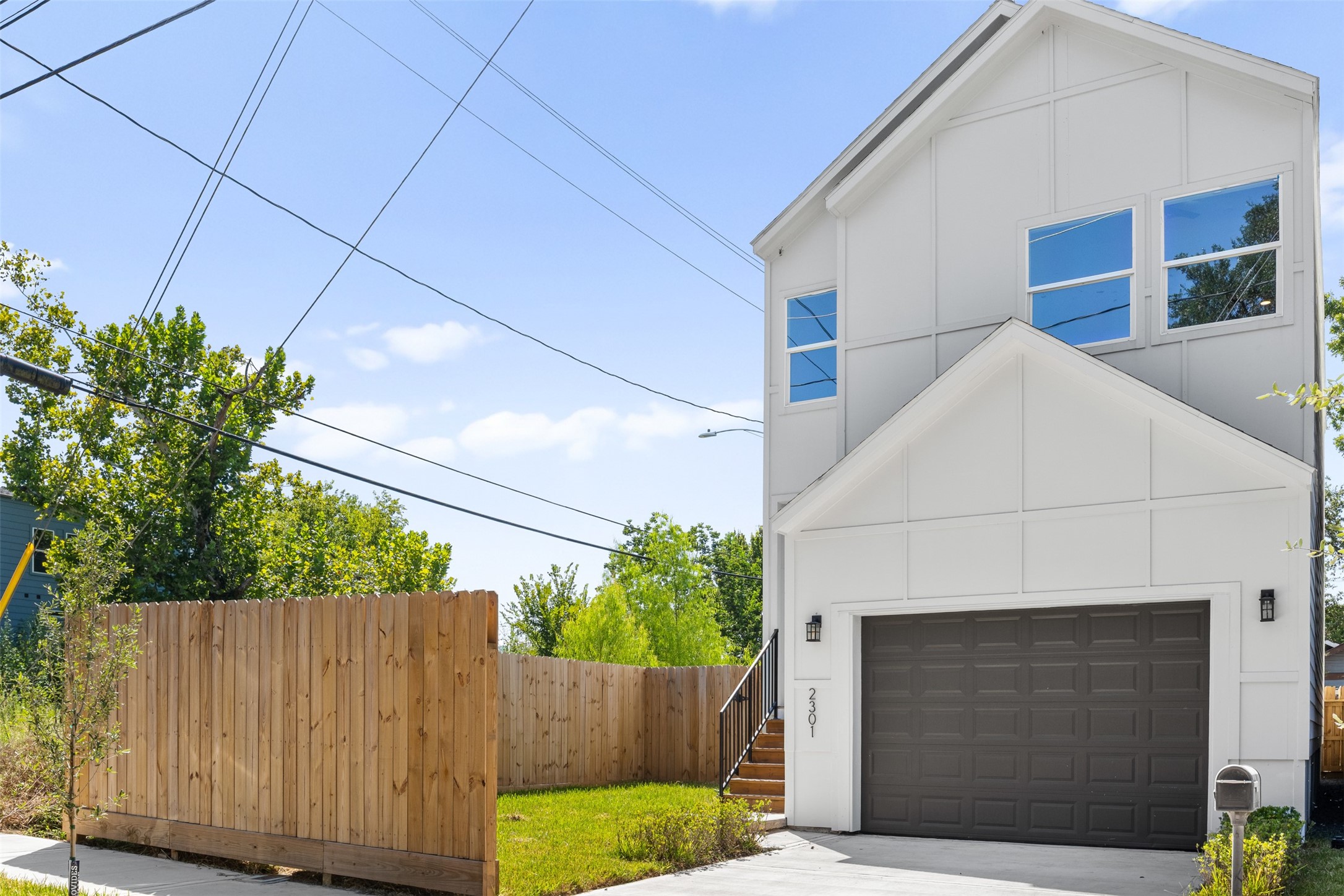 2303 Staples Street Houston, TX 77026 - Photo 2 of 33 2303 Staples Street