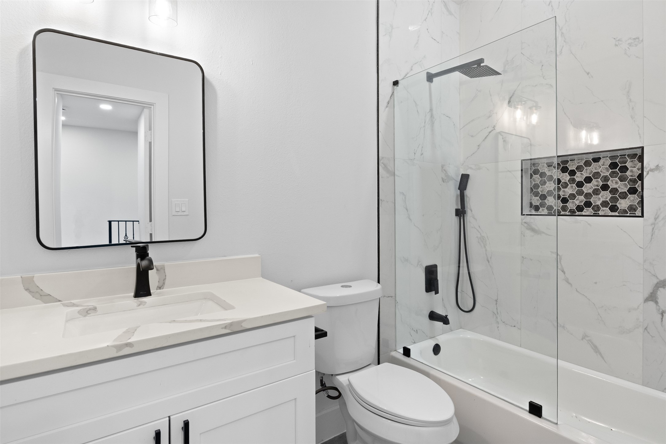 2303 Staples Street Houston, TX 77026 - Photo 23 of 33 Second full bathroom