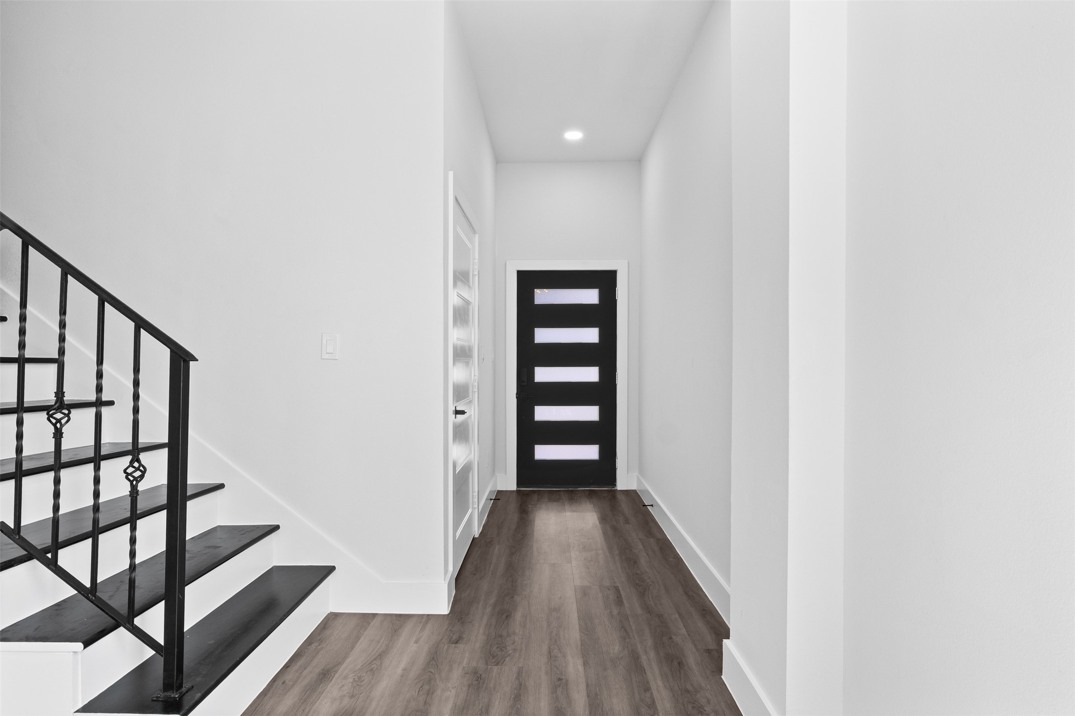 2303 Staples Street Houston, TX 77026 - Photo 6 of 33 Entrance