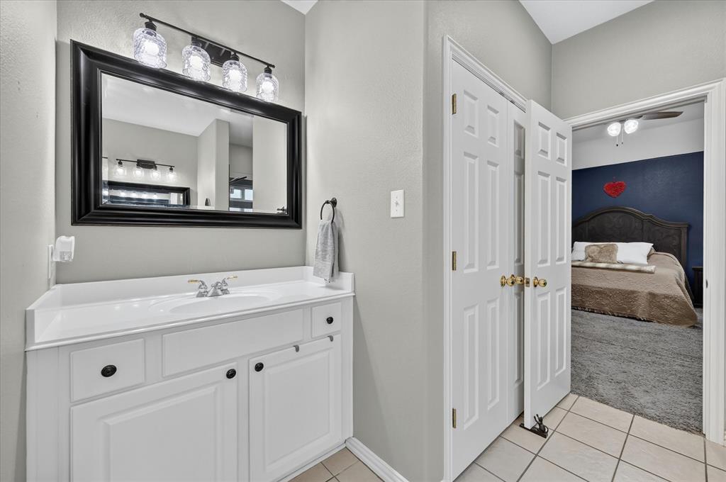 851 Bridle Path Burleson, TX 76028 - Photo 24 of 40