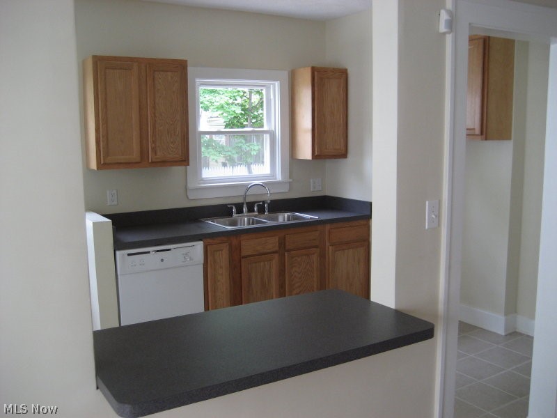 1503 Maple Road Cleveland Heights, OH 44121 - Photo 4 of 30