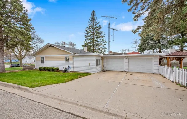 $344,900 | 1100 West Highland Avenue, Elgin, IL 60123