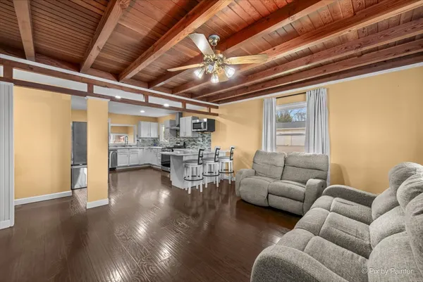 $344,900 | 1100 West Highland Avenue, Elgin, IL 60123