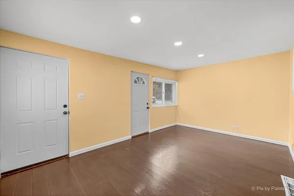 $344,900 | 1100 West Highland Avenue, Elgin, IL 60123