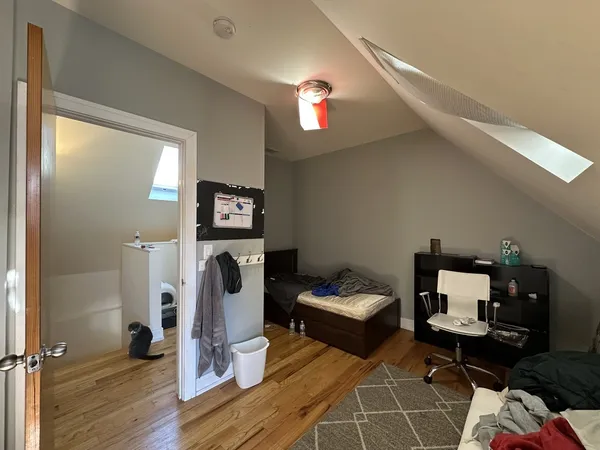 $3,175 | 2835 North Damen Avenue, Unit 2R, Chicago, IL 60618