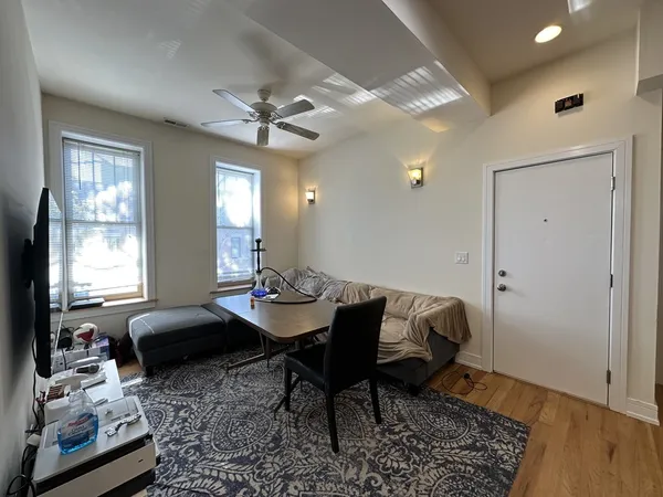$3,175 | 2835 North Damen Avenue, Unit 2R, Chicago, IL 60618
