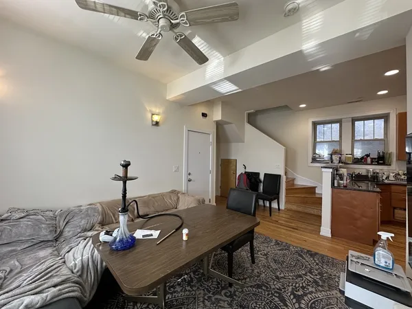 $3,175 | 2835 North Damen Avenue, Unit 2R, Chicago, IL 60618