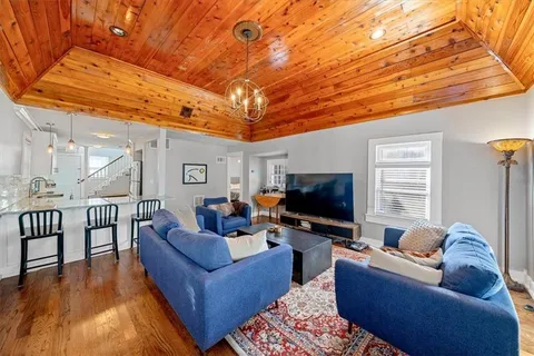 $300,000 | 4621 Genessee Street, Kansas City, MO 64112