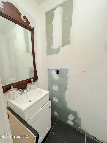 $91,000 | 853 Lakeside Drive, Walnut, MS 38683