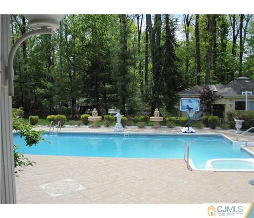 89 Webb Street Edison, NJ 08820 - Photo 4 of 8 Gallery Image 4