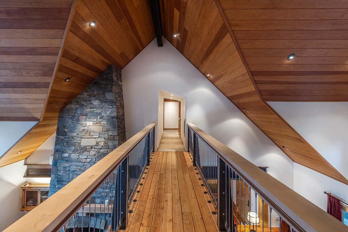 556 Stewart McKay Truckee, CA 96161 - Photo 20 of 21 a balcony with wooden floor and staircase