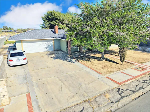$2,595 | 41020 163rd Street East, Lancaster, CA 93535