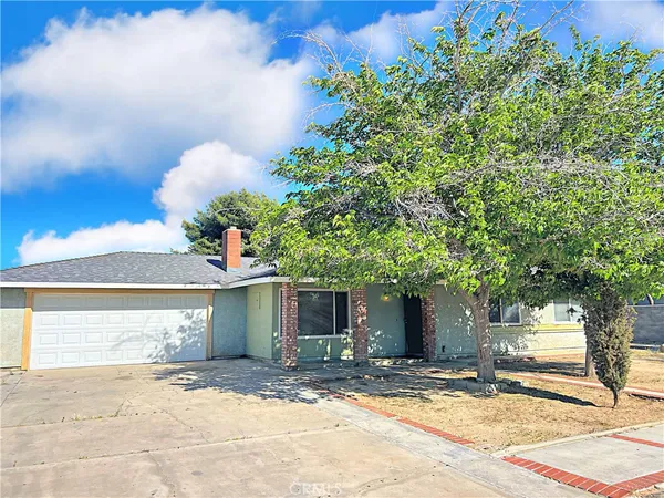 $2,595 | 41020 163rd Street East, Lancaster, CA 93535