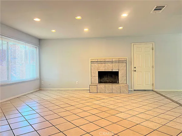 $2,595 | 41020 163rd Street East, Lancaster, CA 93535