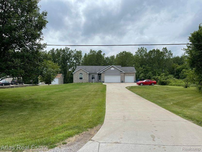 10060 Fenton Road Fenton, MI 48430 - Photo 2 of 28