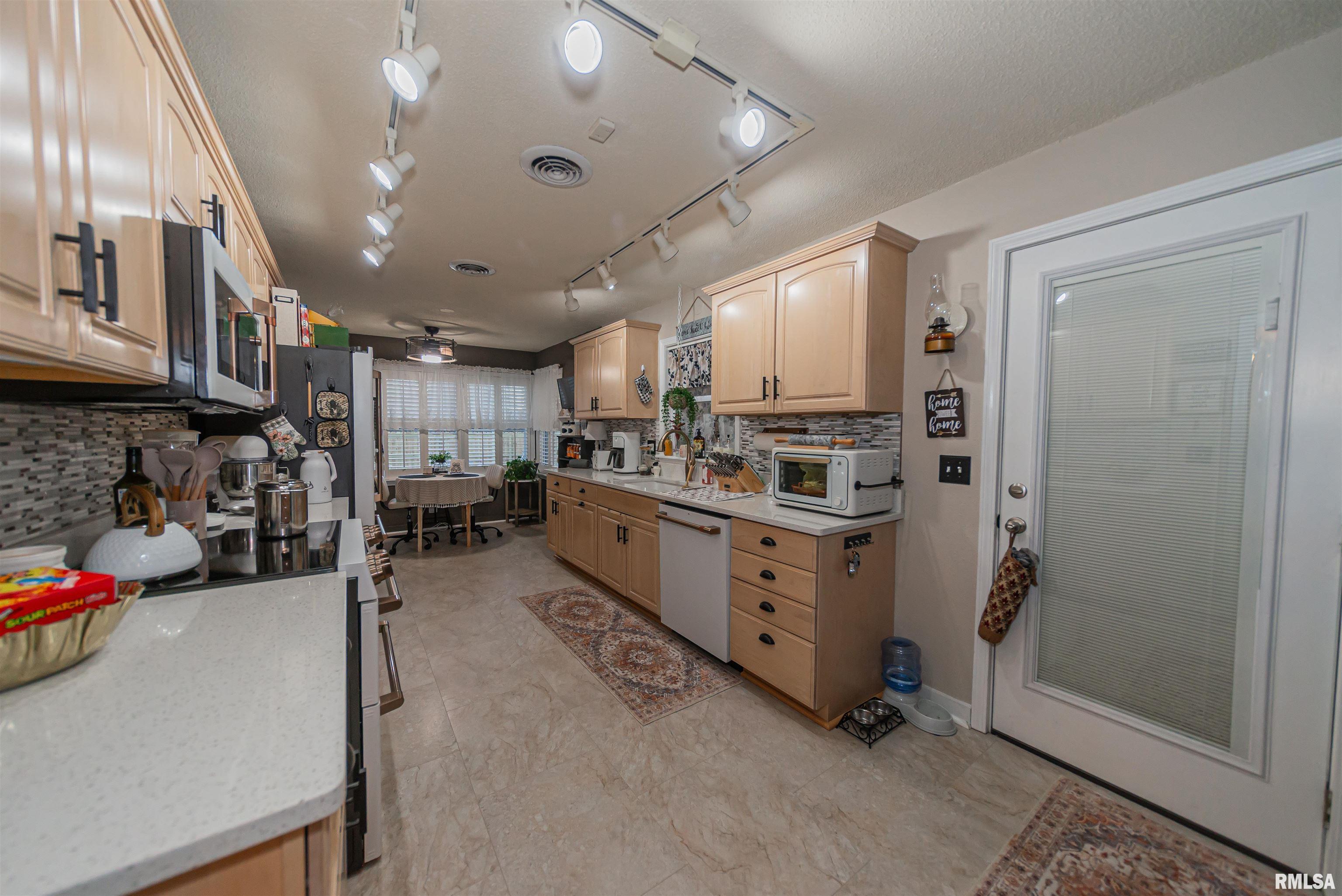 1903 East Richview Road Mount Vernon, IL 62864 - Photo 15 of 47 Gallery Image 15
