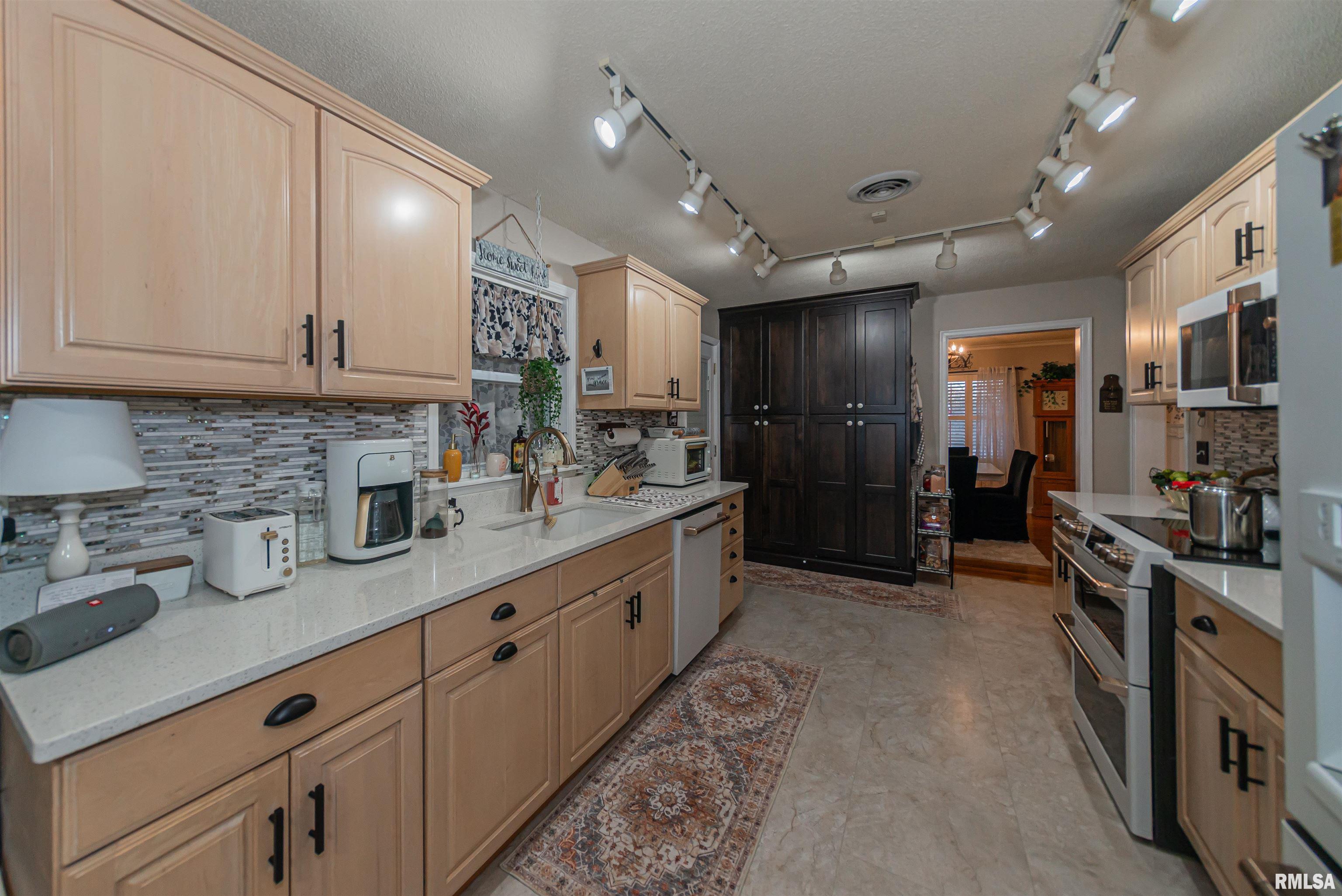 1903 East Richview Road Mount Vernon, IL 62864 - Photo 16 of 47 Gallery Image 16