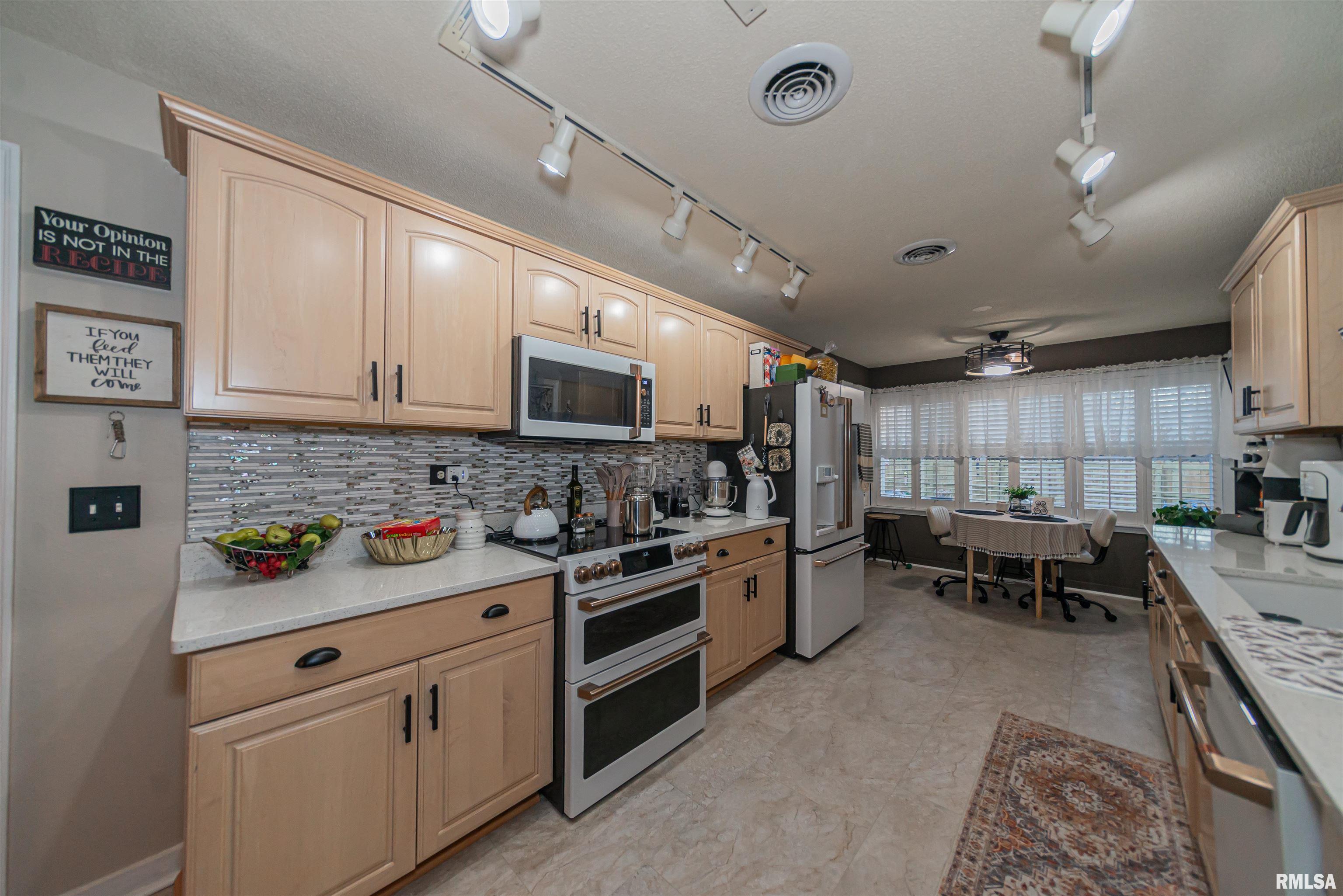 1903 East Richview Road Mount Vernon, IL 62864 - Photo 17 of 47 Gallery Image 17