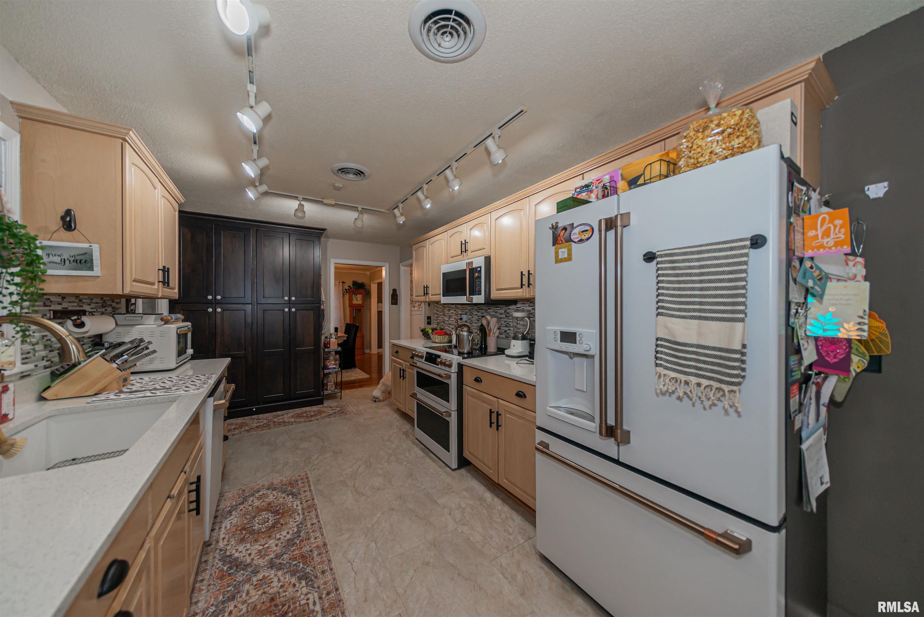 1903 East Richview Road Mount Vernon, IL 62864 - Photo 18 of 47 Gallery Image 18