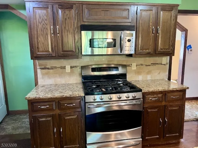 $599,999 | 195 River Lane, New Milford, NJ 07646