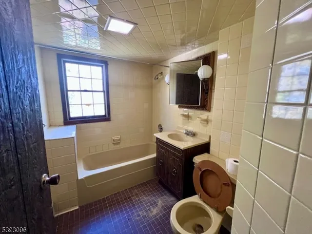 $599,999 | 195 River Lane, New Milford, NJ 07646