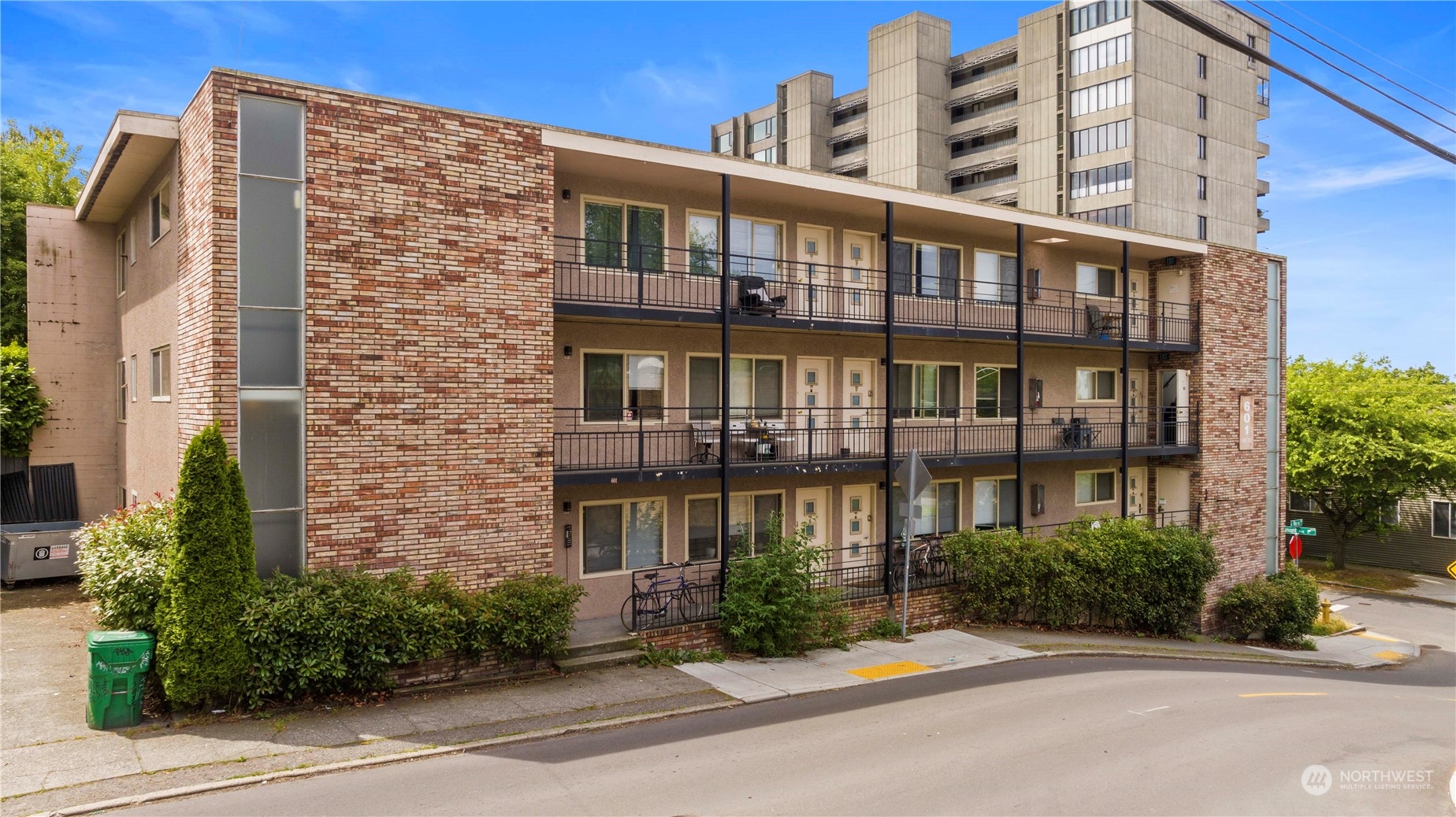 601 East Roy Street Seattle, WA 98102 - Photo 2 of 26 a front view of a building