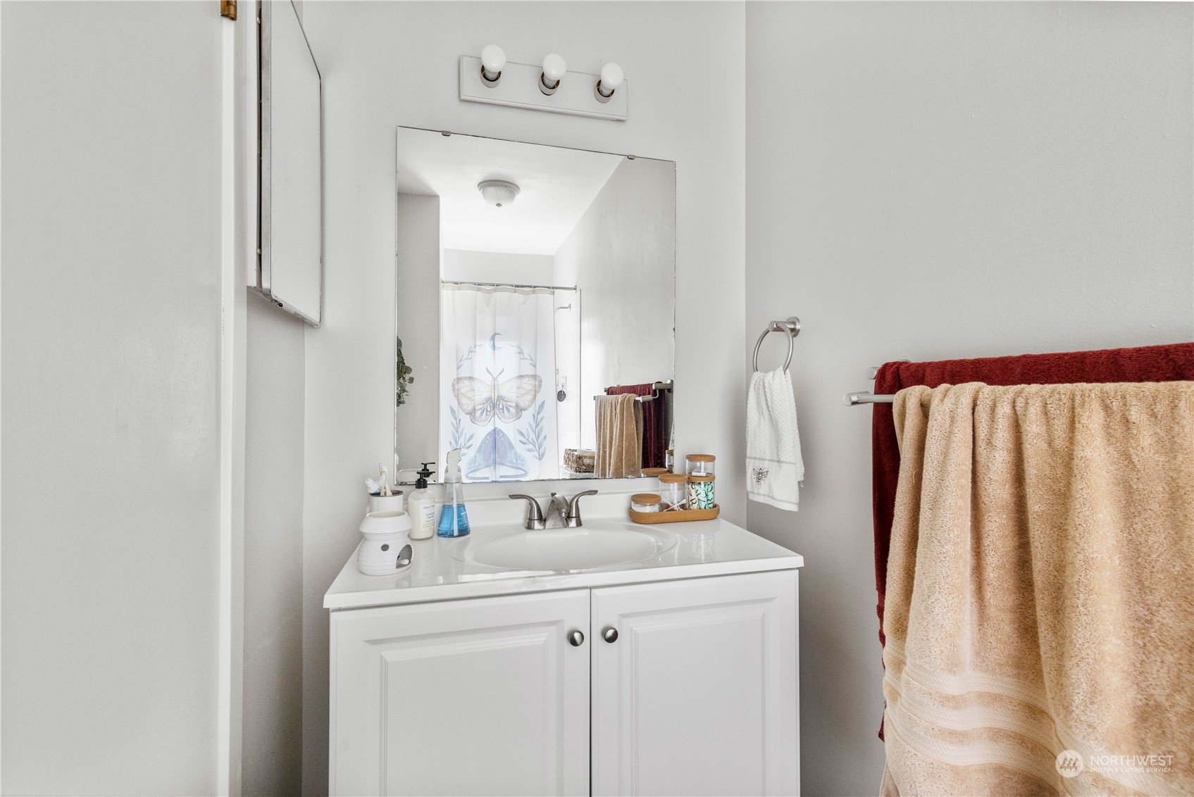 601 East Roy Street Seattle, WA 98102 - Photo 24 of 26 a bathroom with a sink a mirror and a shower